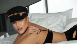 "Instagramı kapatıp gidiyorum" diyen Deniz Akkaya çırılçıplak pozunu paylaştı