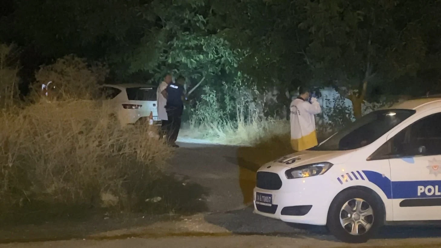 Lüks araçlarla gelip vurdular: 1i ağır 2 yaralı