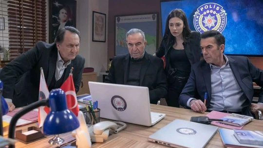 Arka Sokaklar dizisinin kostümlerini taşıyan kamyon kayıplara karıştı: Set iptal edildi